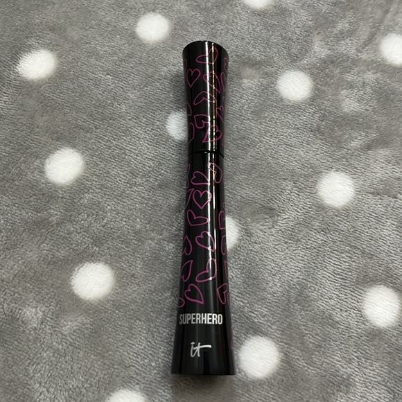 it Cosmetics Superhero Elastic Stretch Volumizing Mascara - Picture 6 of 8
